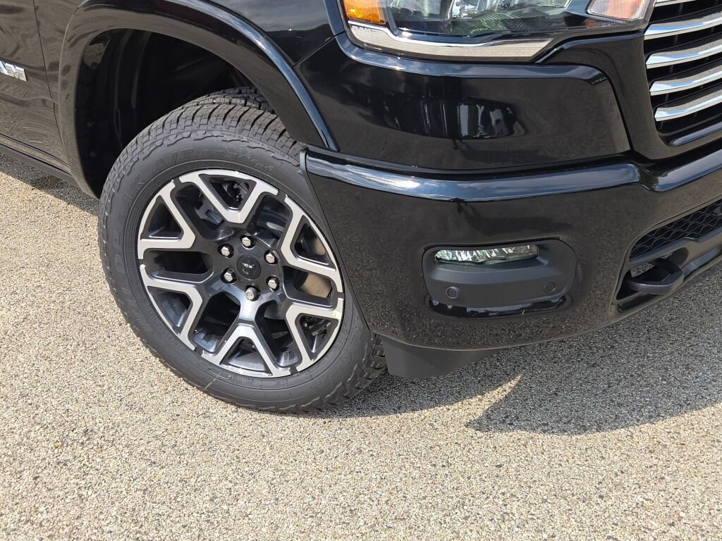 New 2027 RAM 1500 Laramie AWD/4WD image 3