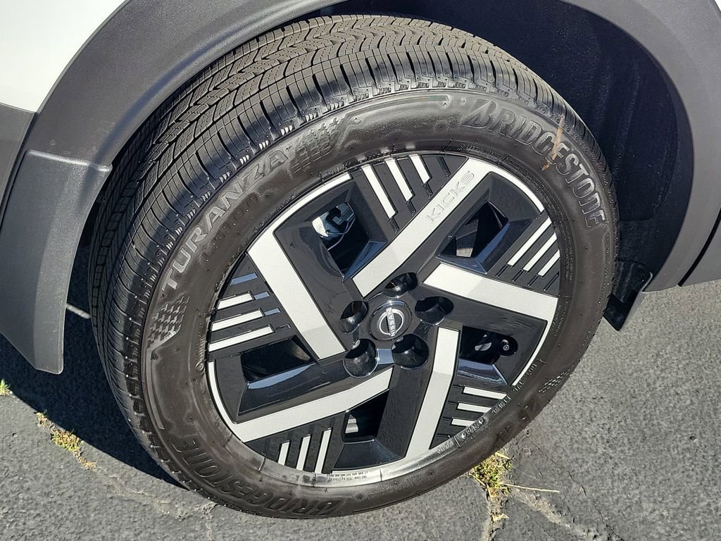 Used 2025 Nissan Kicks SV image 25