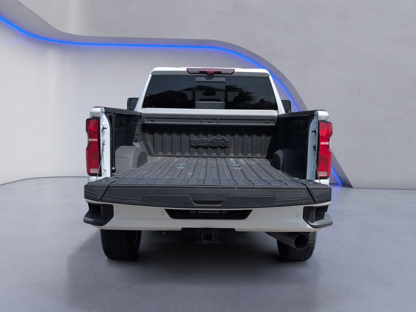 Used 2024 Chevrolet Silverado 2500 High Country w/ High Country Premium Package AWD/4WD image 6