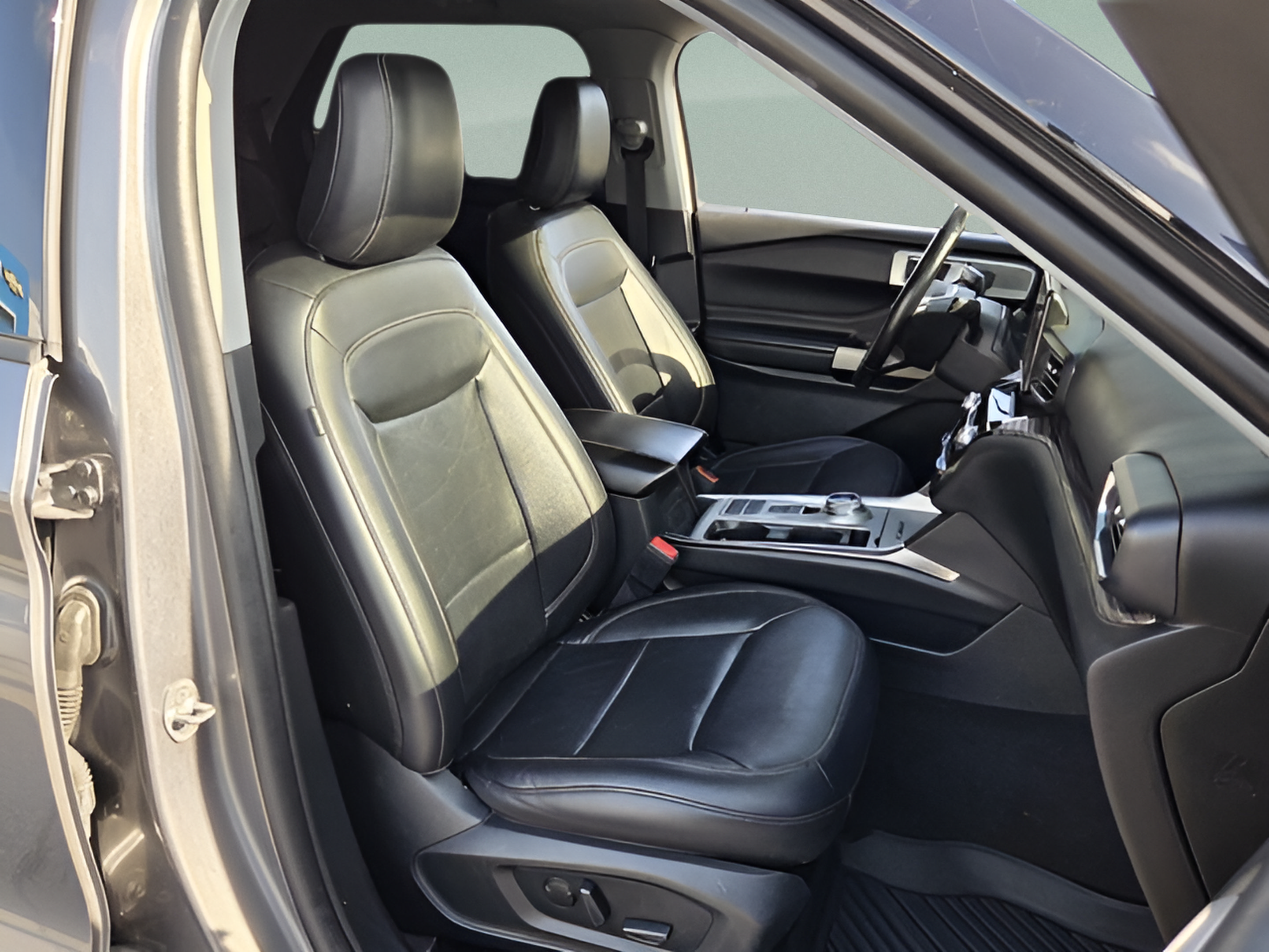 Used 2021 Ford Explorer Limited w/ Equipment Group 301A RWD image 15