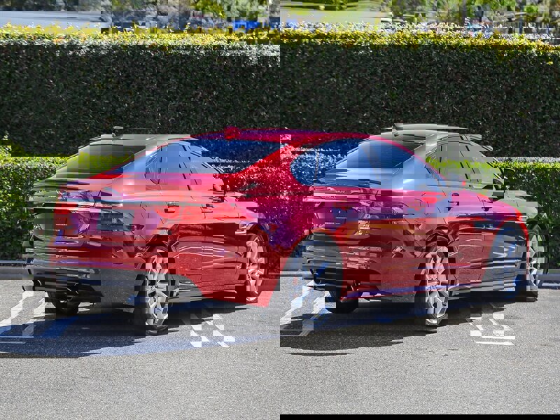 Used 2017 Jaguar XF R-Sport image 5