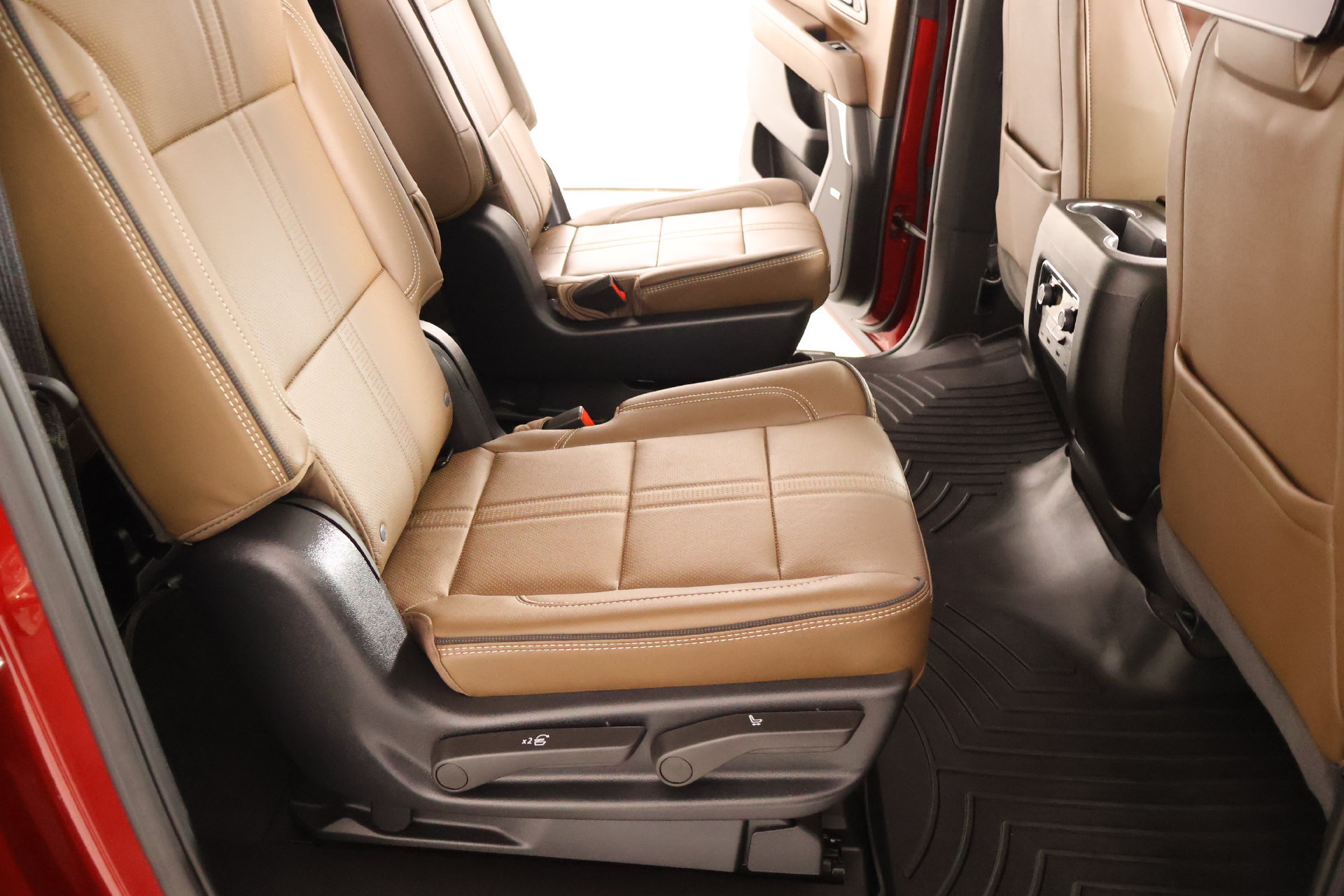 Used 2026 Chevrolet Suburban High Country AWD/4WD image 16