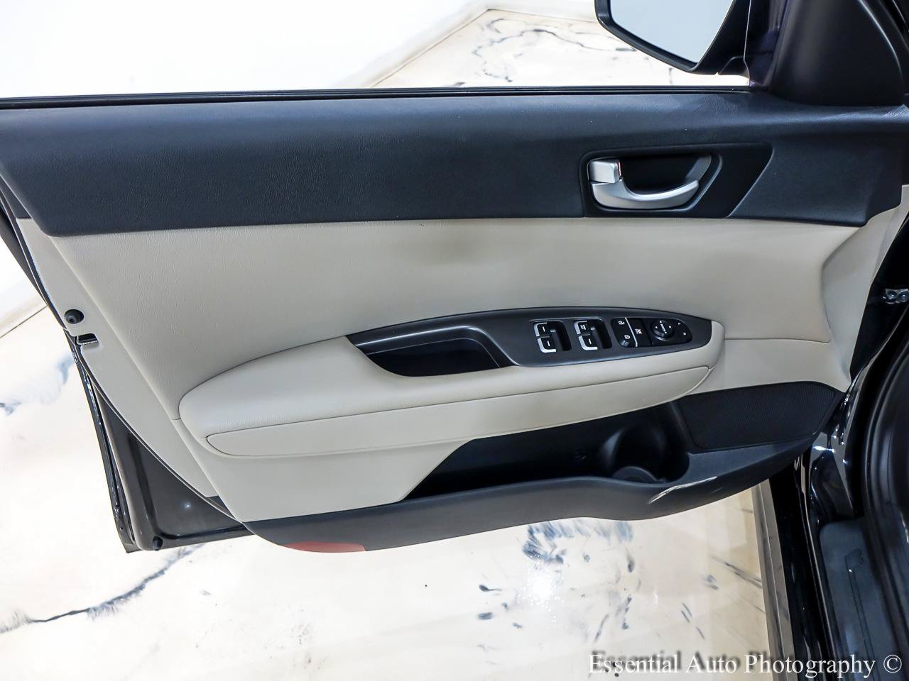 Used 2016 Kia Optima LX FWD image 24