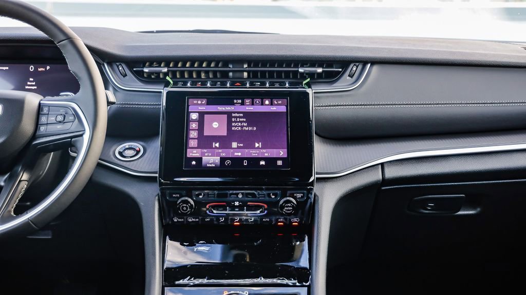 New 2025 Jeep Grand Cherokee L Altitude image 14