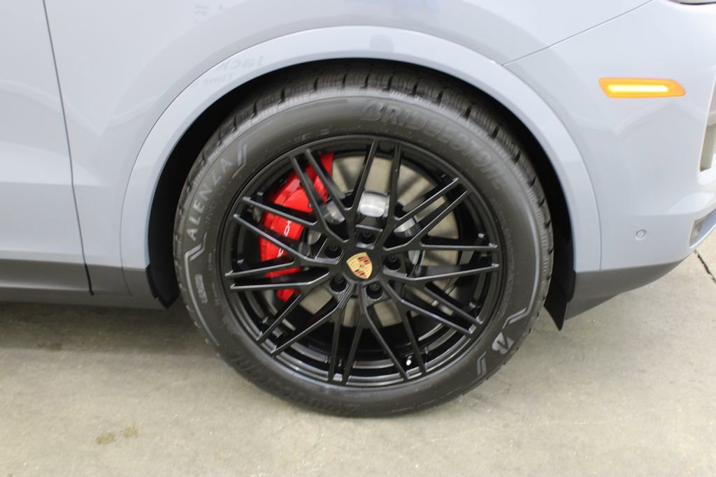 New 2025 Porsche Cayenne S AWD/4WD image 16
