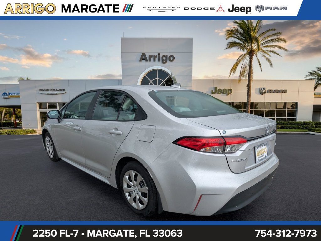 Used 2025 Toyota Corolla LE FWD image 5