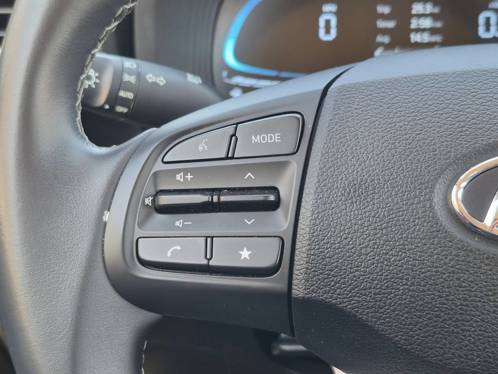 Used 2025 Hyundai Venue SEL FWD image 21