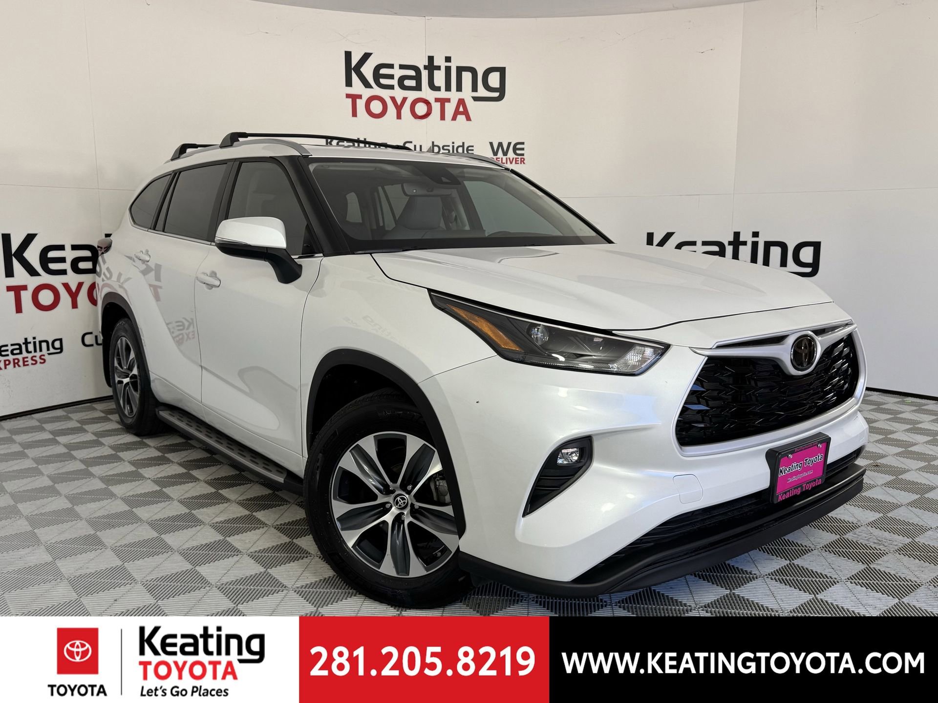 Used 2025 Toyota Highlander XLE image 2