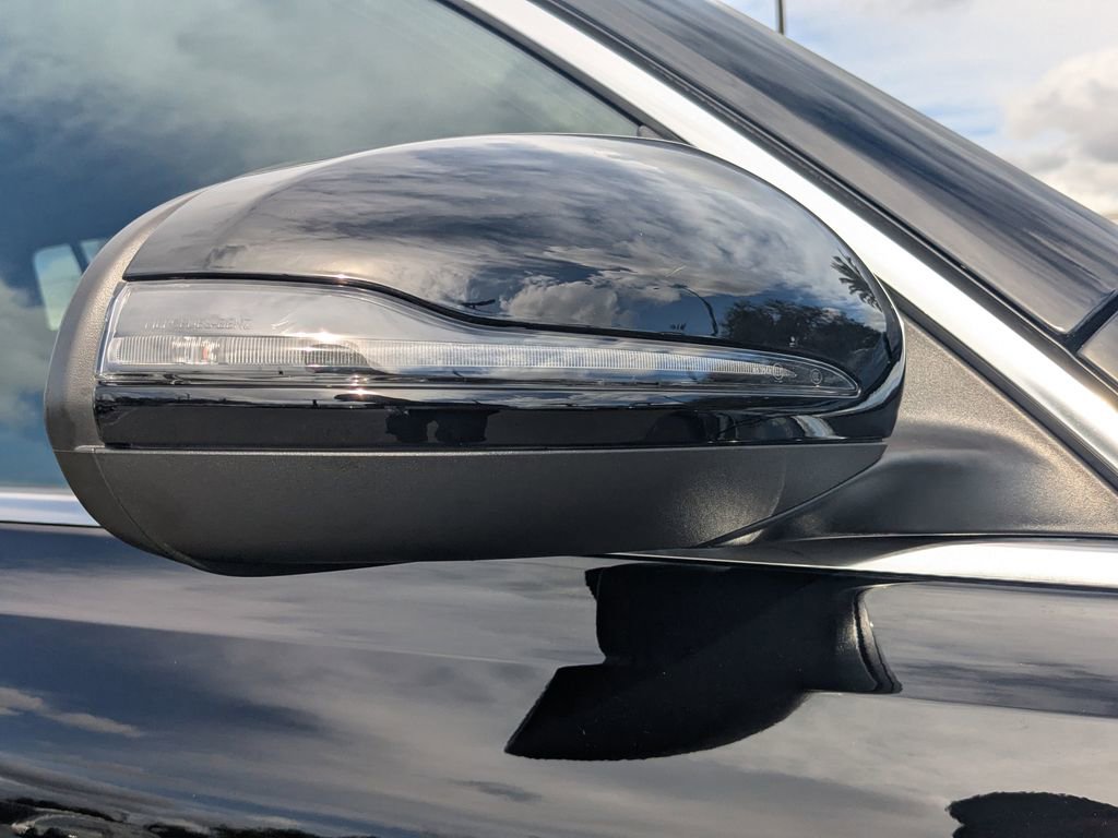 Used 2024 Mercedes-Benz GLB 250 4MATIC image 23