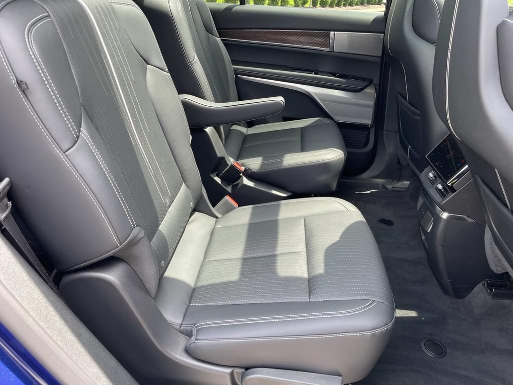 Used 2026 Cadillac Vistiq Sport w/ LPO, Floor Liner Package AWD/4WD image 21