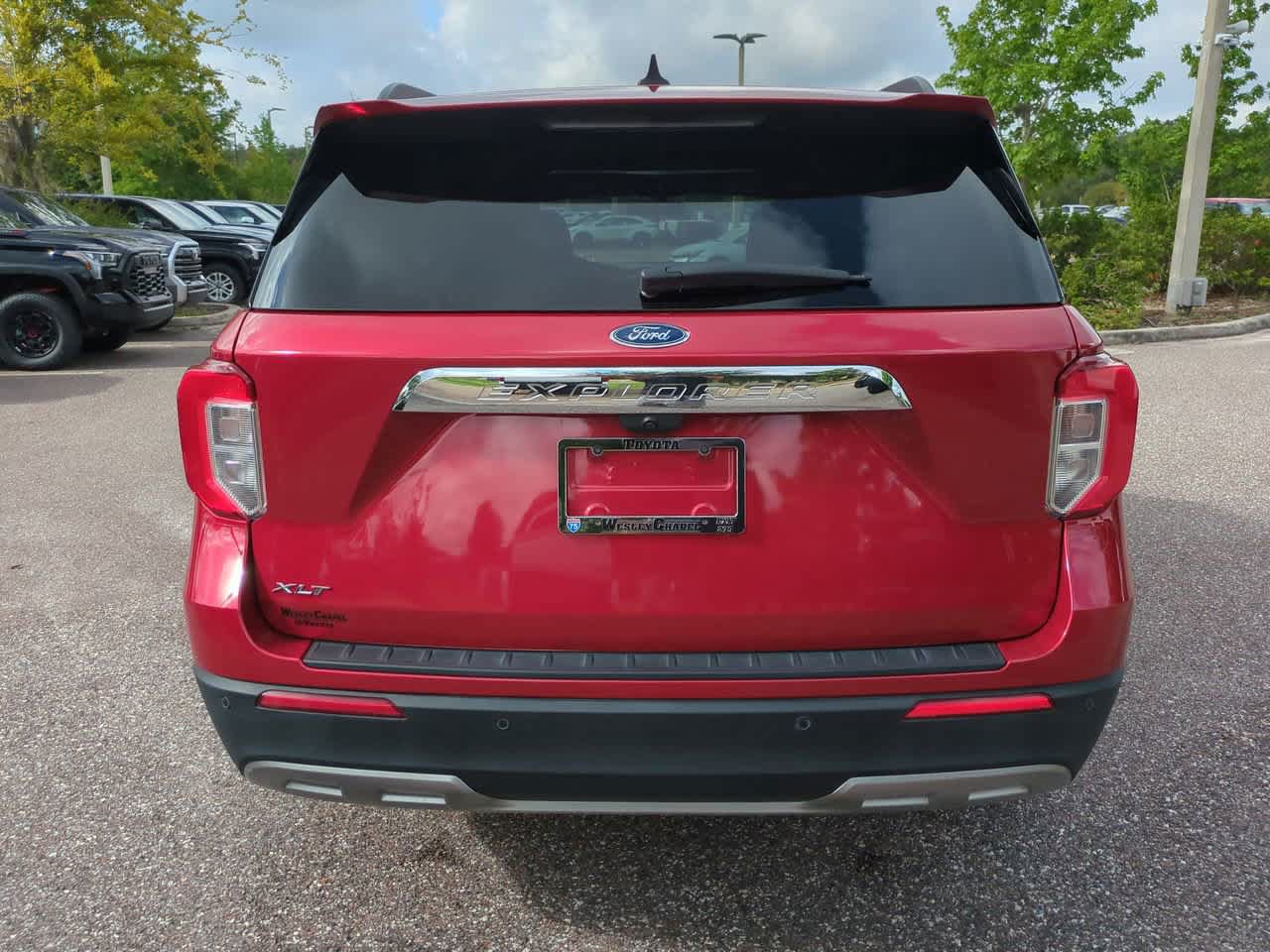 Used 2023 Ford Explorer XLT w/ Equipment Group 202A RWD image 5