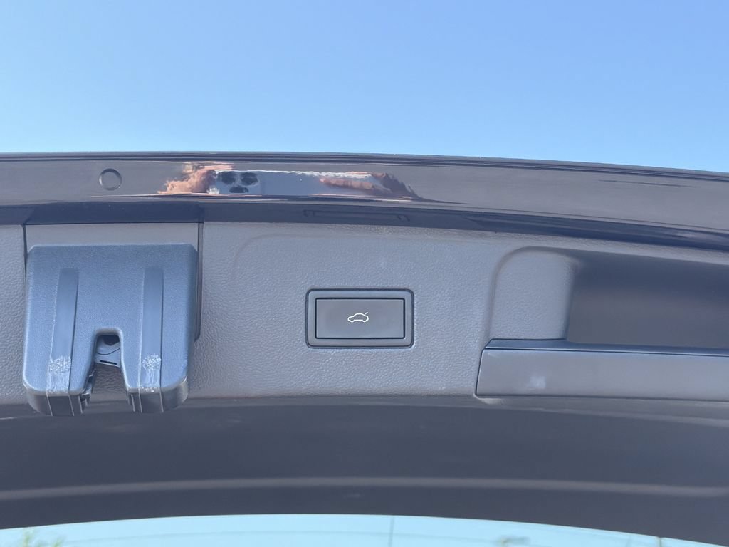 Used 2023 Volkswagen Atlas SE w/ Panoramic Sunroof Package FWD image 16