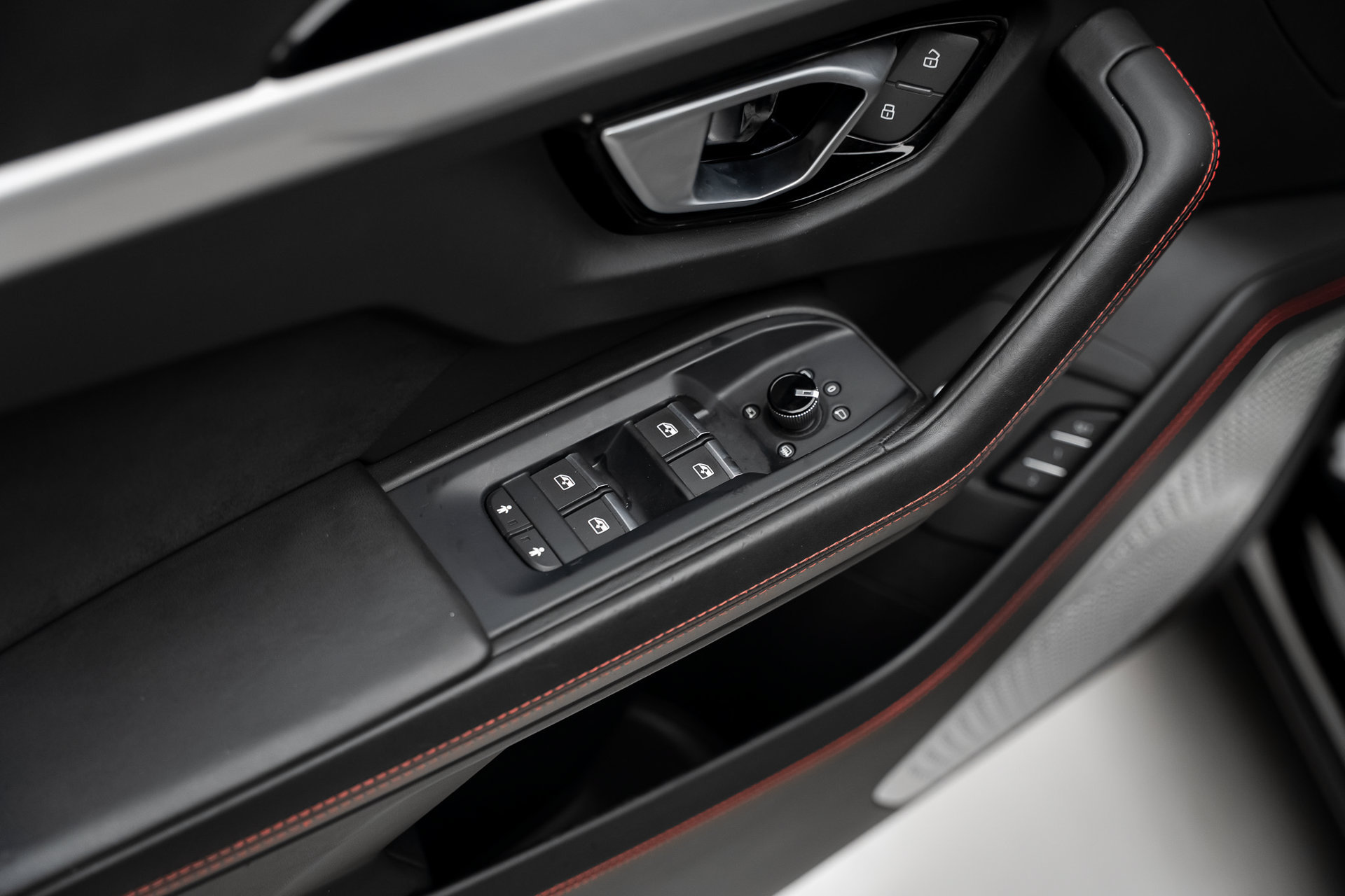 Used 2019 Lamborghini Urus AWD/4WD image 54