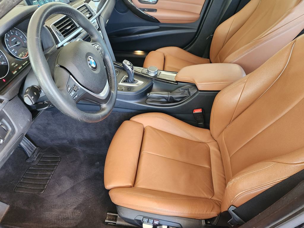 Used 2017 BMW 330i xDrive Sedan AWD/4WD image 12