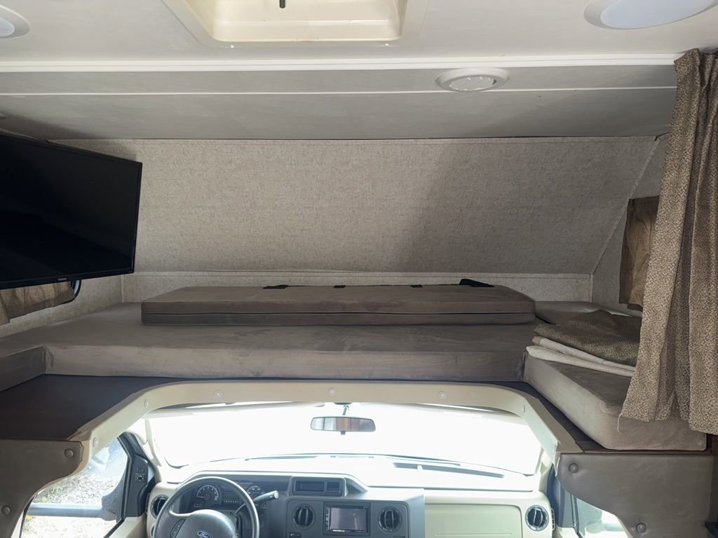 Used 2017 Ford E-450 and Econoline 450 Super Duty w/ Motorhome Prep Package image 33