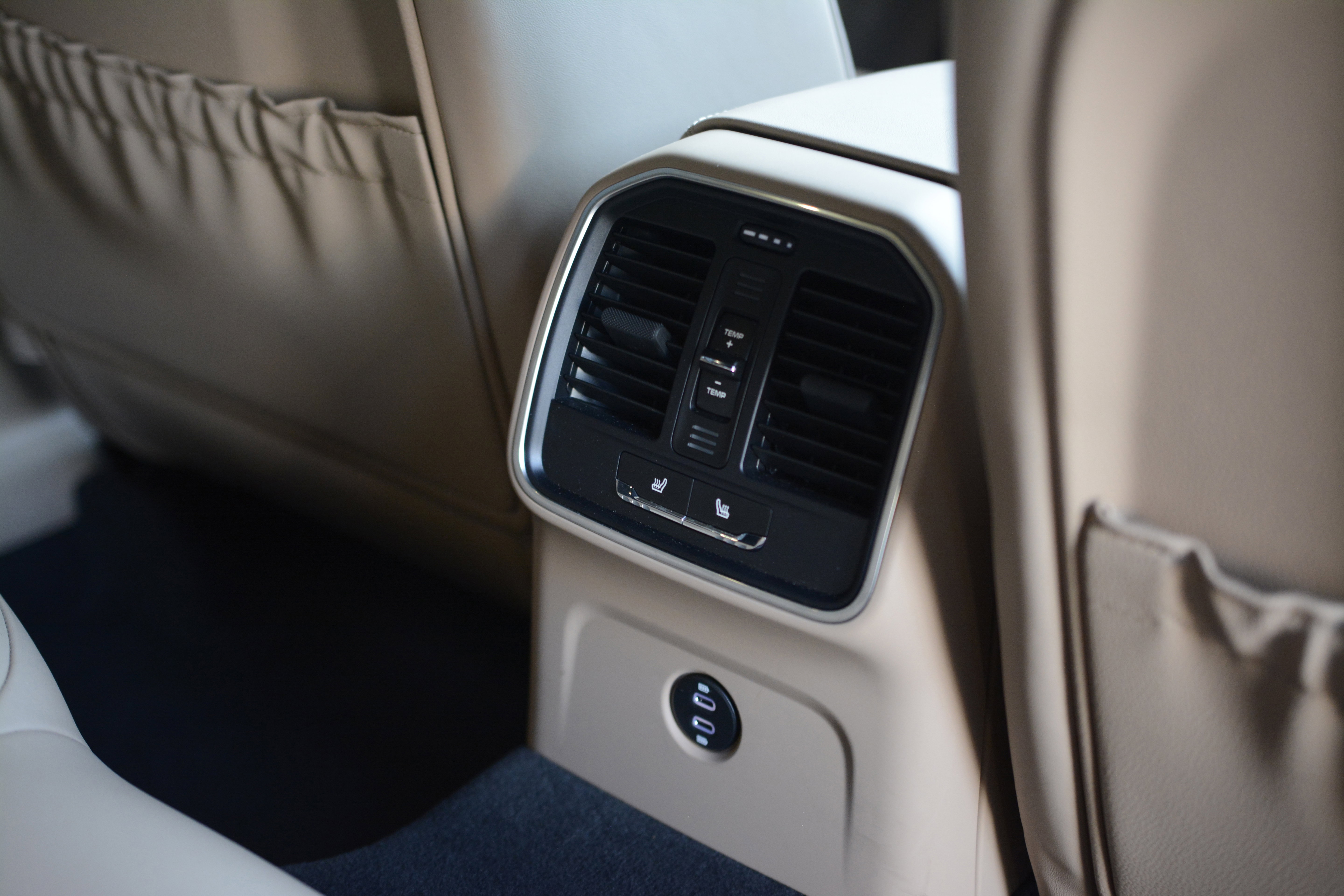 Certified 2025 Porsche Macan image 36