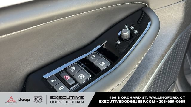 Used 2023 Jeep Grand Cherokee Overland w/ Luxury Tech Group IV AWD/4WD image 9