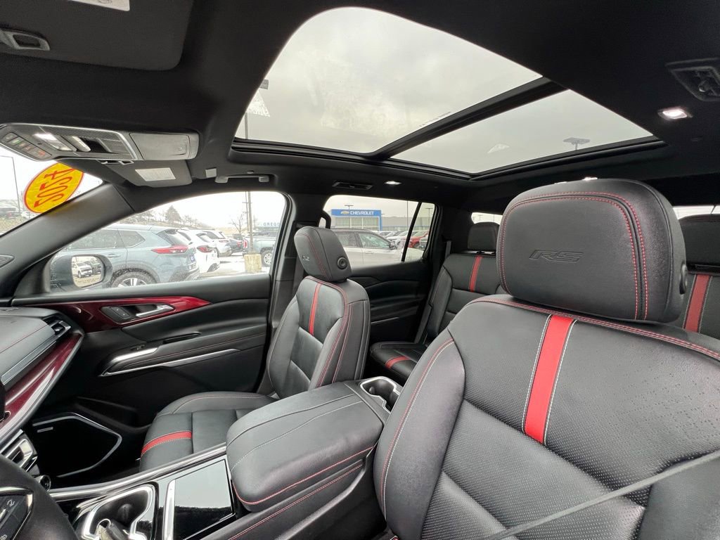 Used 2024 Chevrolet Traverse RS image 19