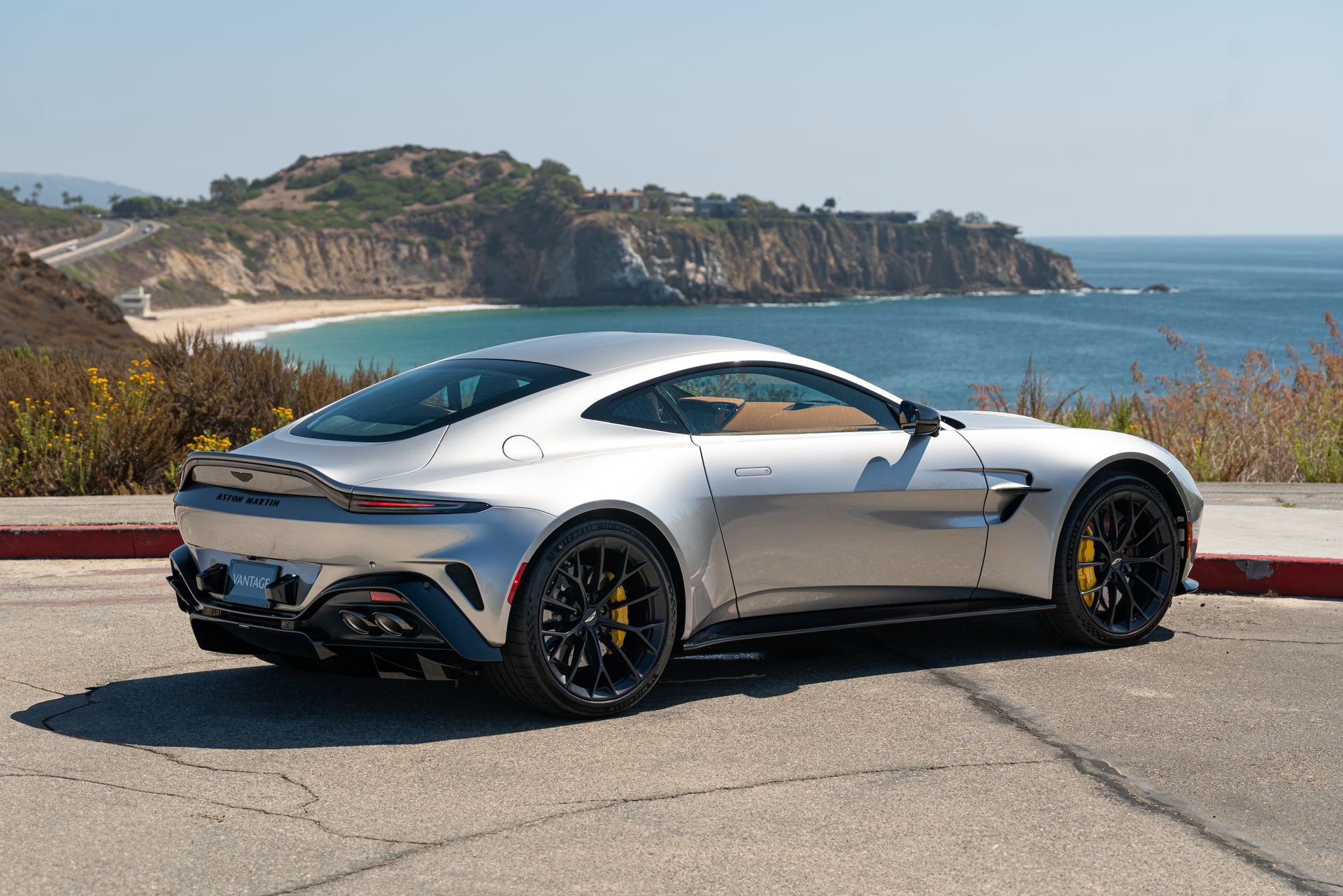 Used 2025 Aston Martin V8 Vantage Coupe image 3