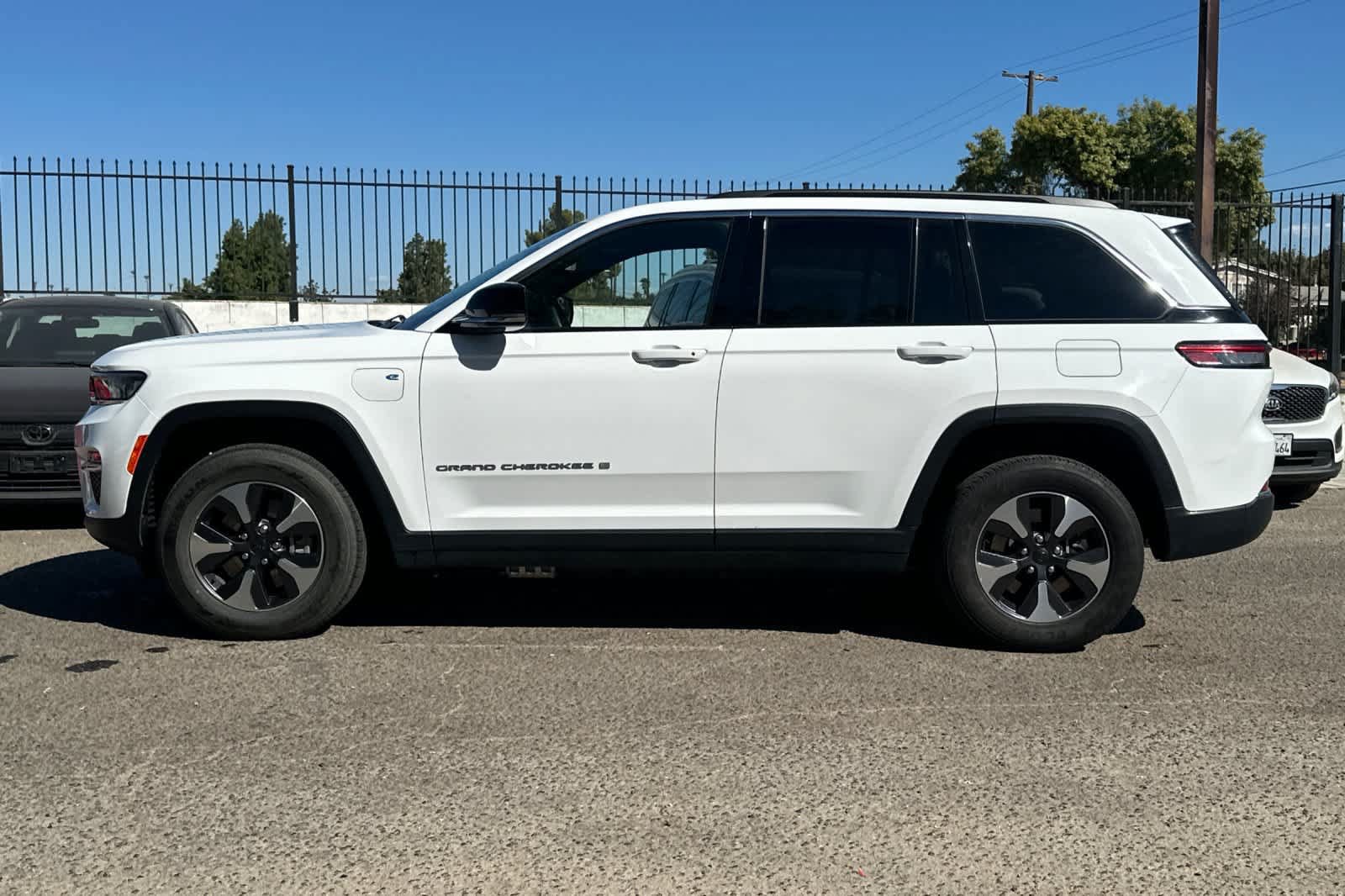 Used 2024 Jeep Grand Cherokee Limited 4xe AWD/4WD image 6