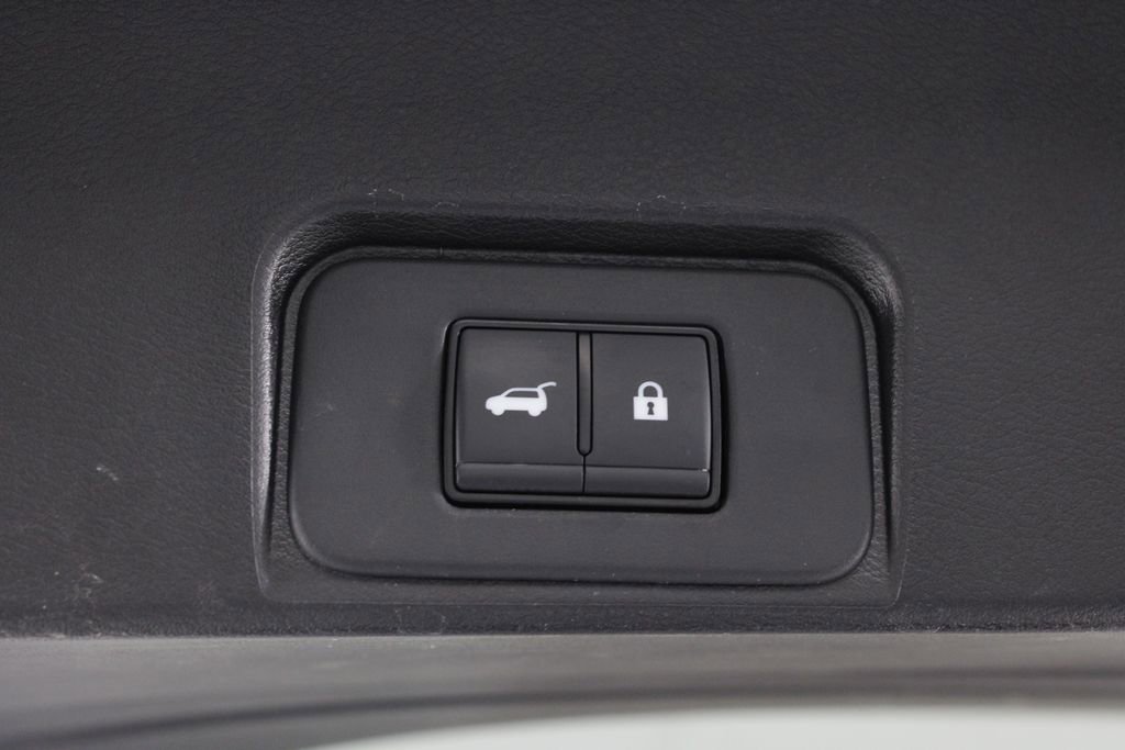 Certified 2025 Nissan Rogue SV image 18