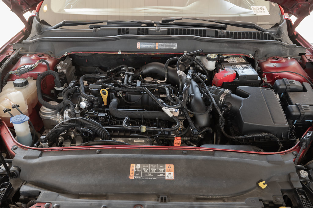 Used 2020 Ford Fusion SE FWD image 15
