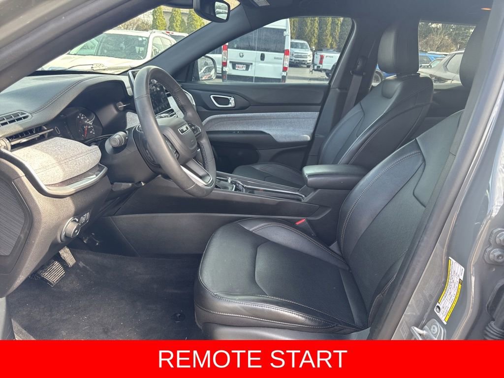 Used 2023 Jeep Compass Latitude image 2