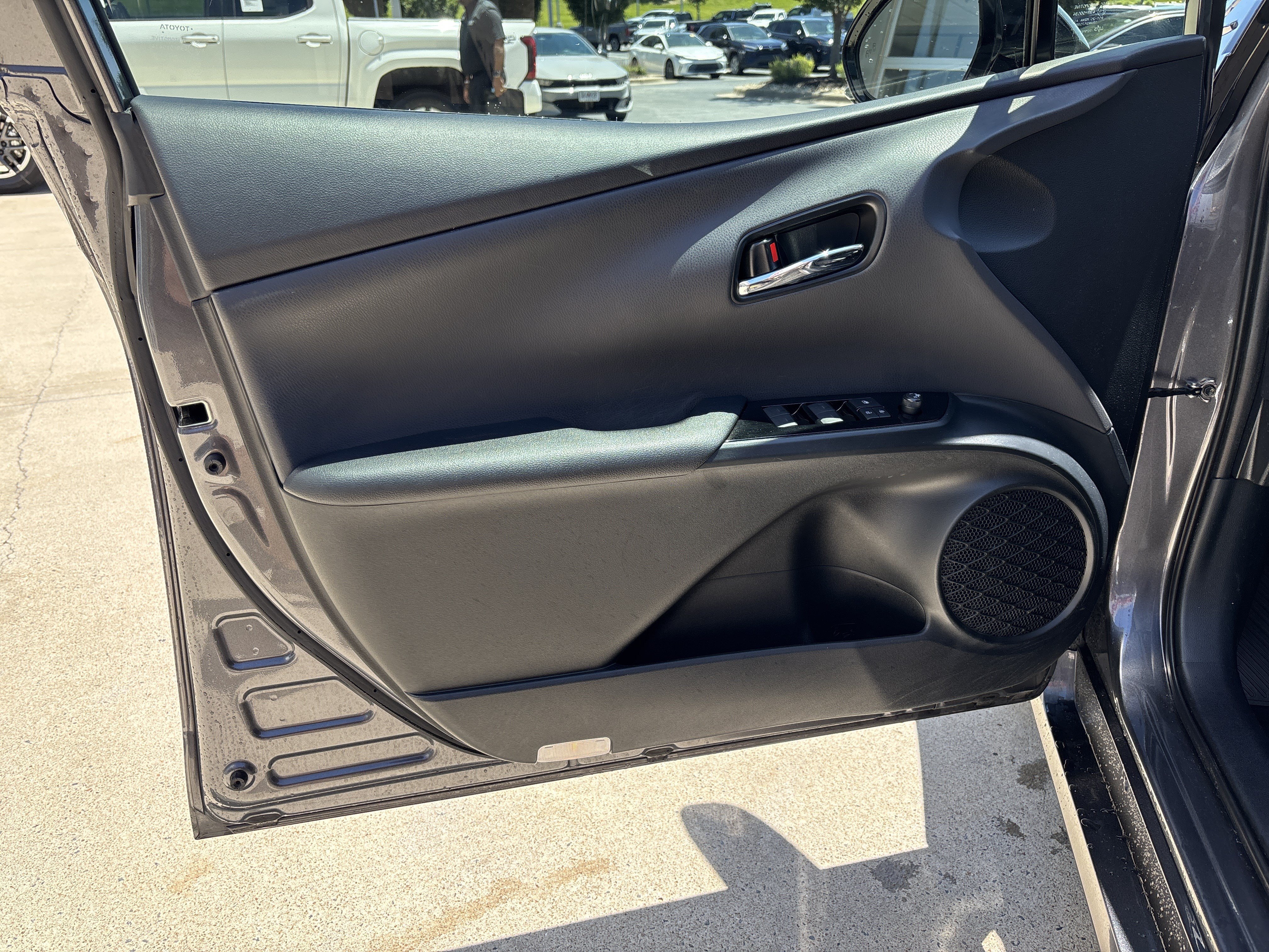 Used 2019 Toyota Prius XLE FWD image 13