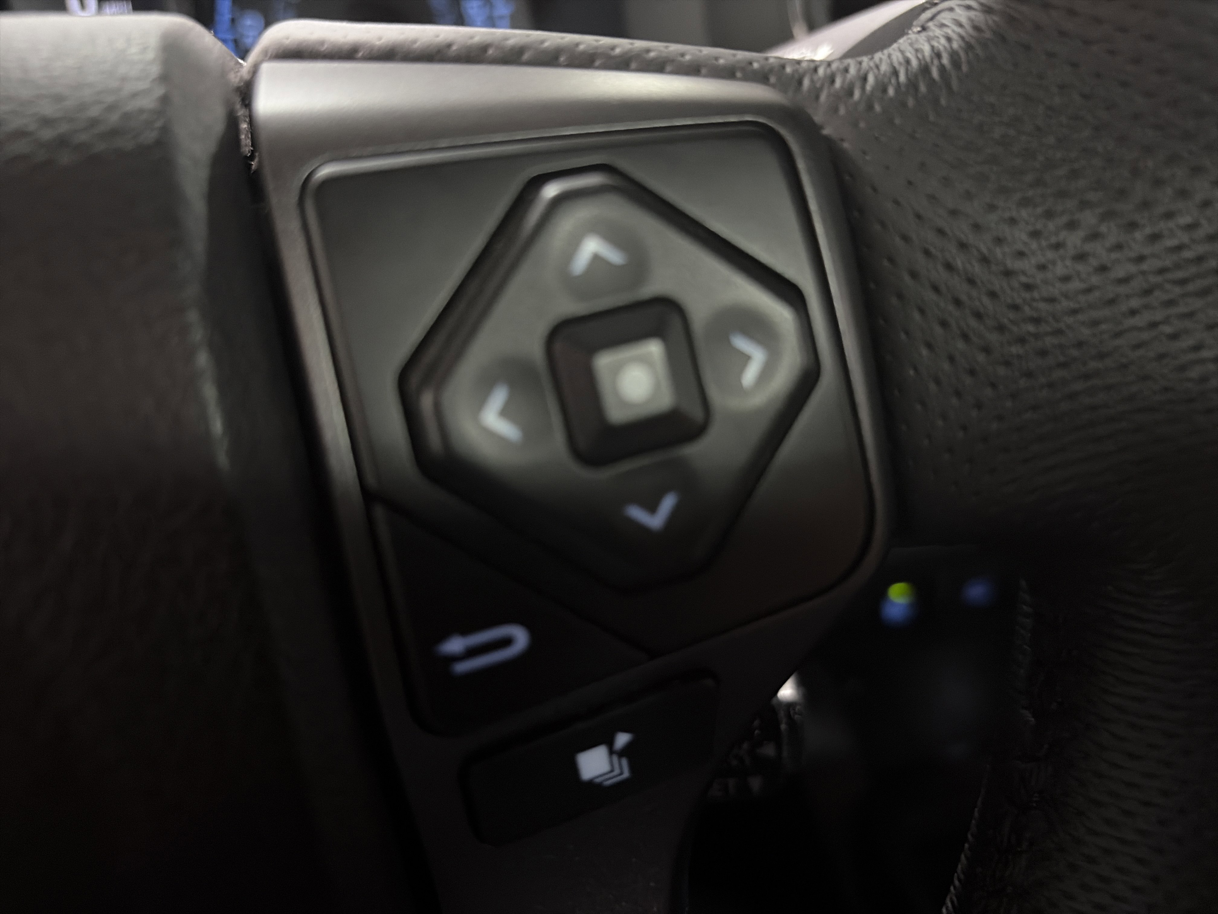 Used 2022 Toyota Tacoma TRD Sport w/ TRD Premium Sport Package AWD/4WD image 18