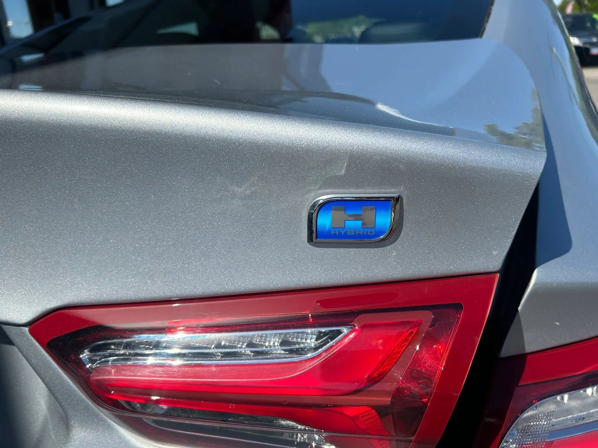 Used 2019 Chevrolet Malibu Hybrid w/ Leather Package FWD image 19