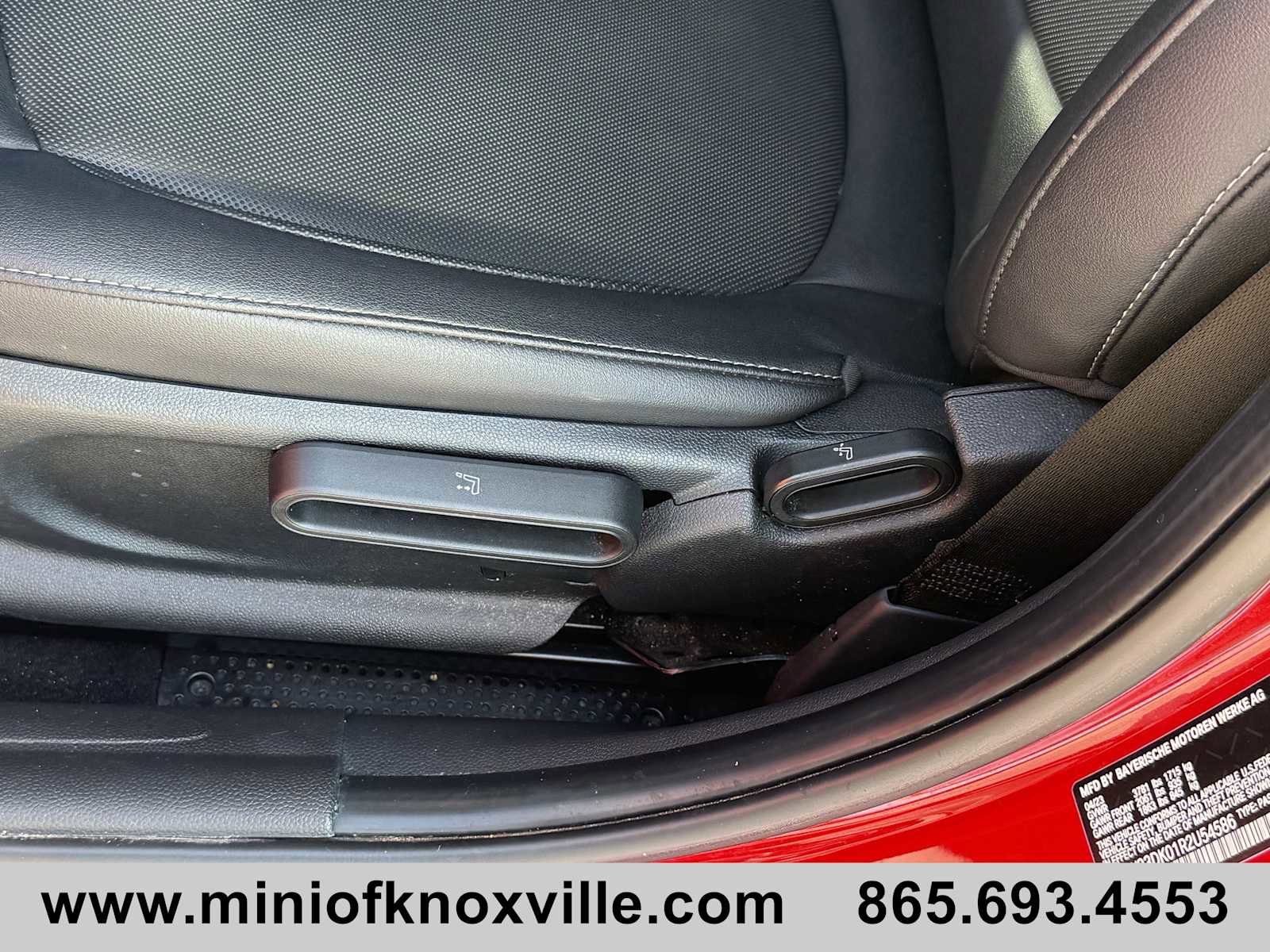 Used 2024 MINI Cooper 4-Door Hardtop image 11