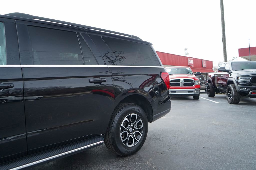Used 2023 Ford Expedition Max XLT image 15