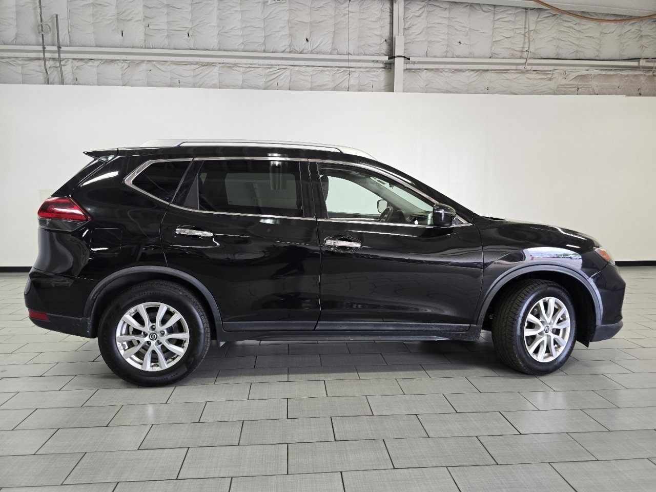 Used 2020 Nissan Rogue SV image 17
