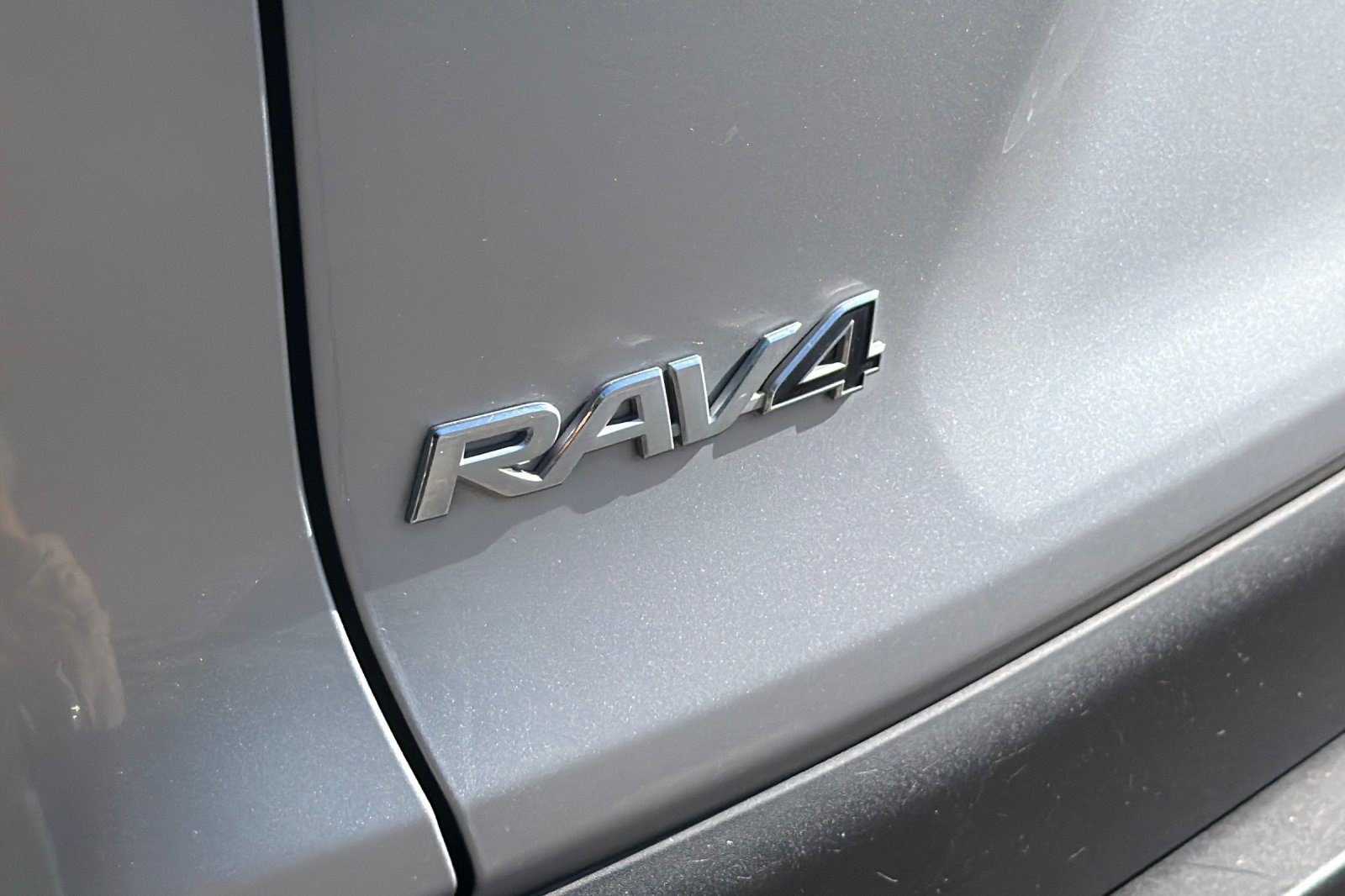 Used 2019 Toyota RAV4 LE w/ Carpet Mat Package FWD image 36