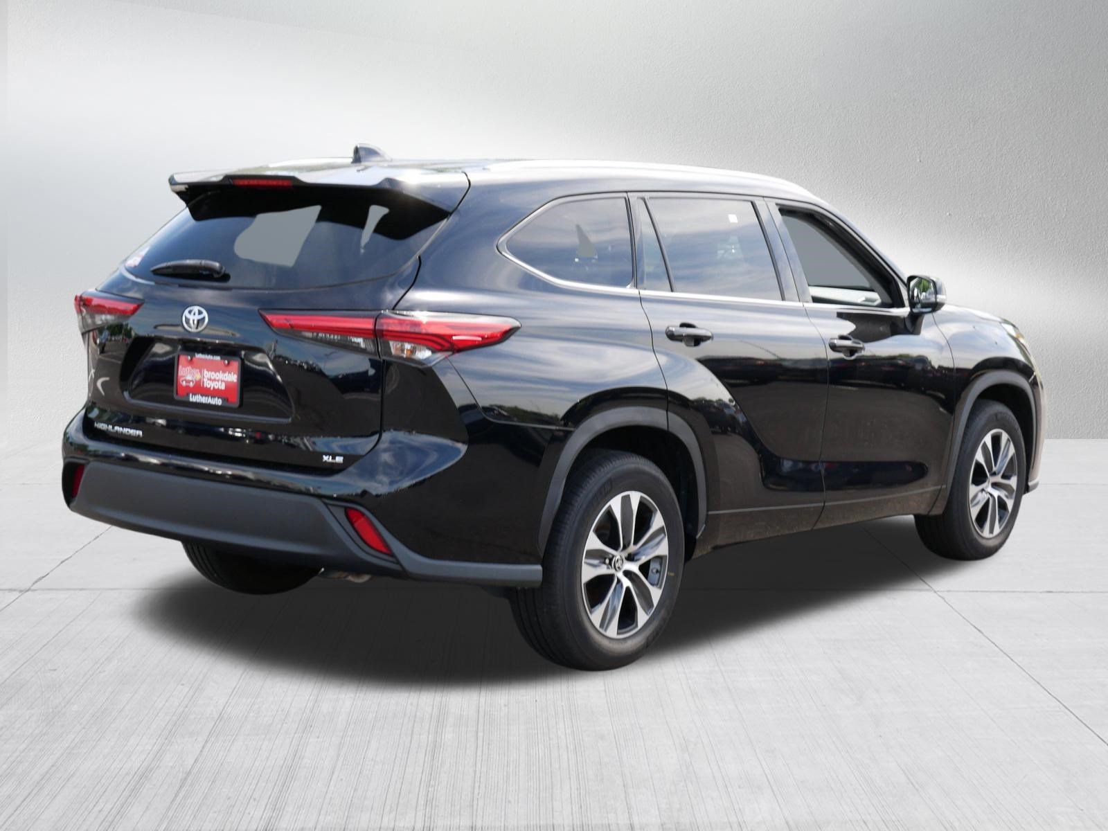 Certified 2021 Toyota Highlander XLE FWD image 7