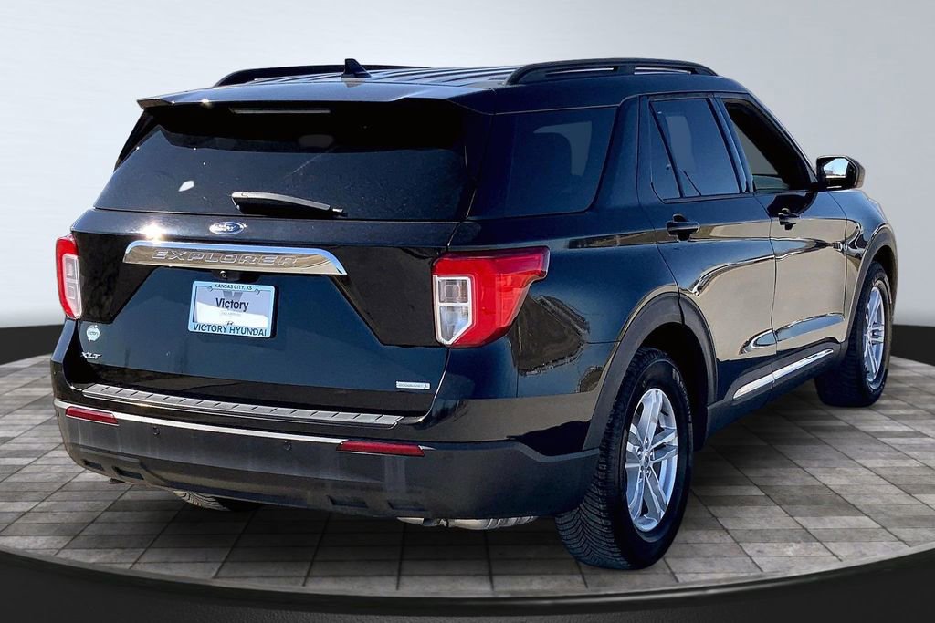 Used 2020 Ford Explorer XLT image 5