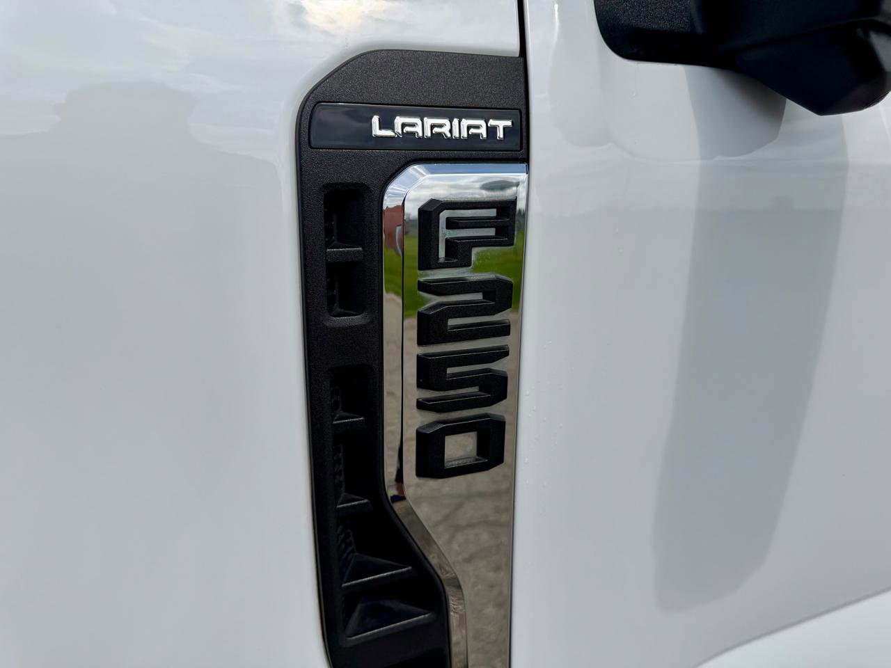 Used 2023 Ford F250 Lariat w/ Chrome Package image 15