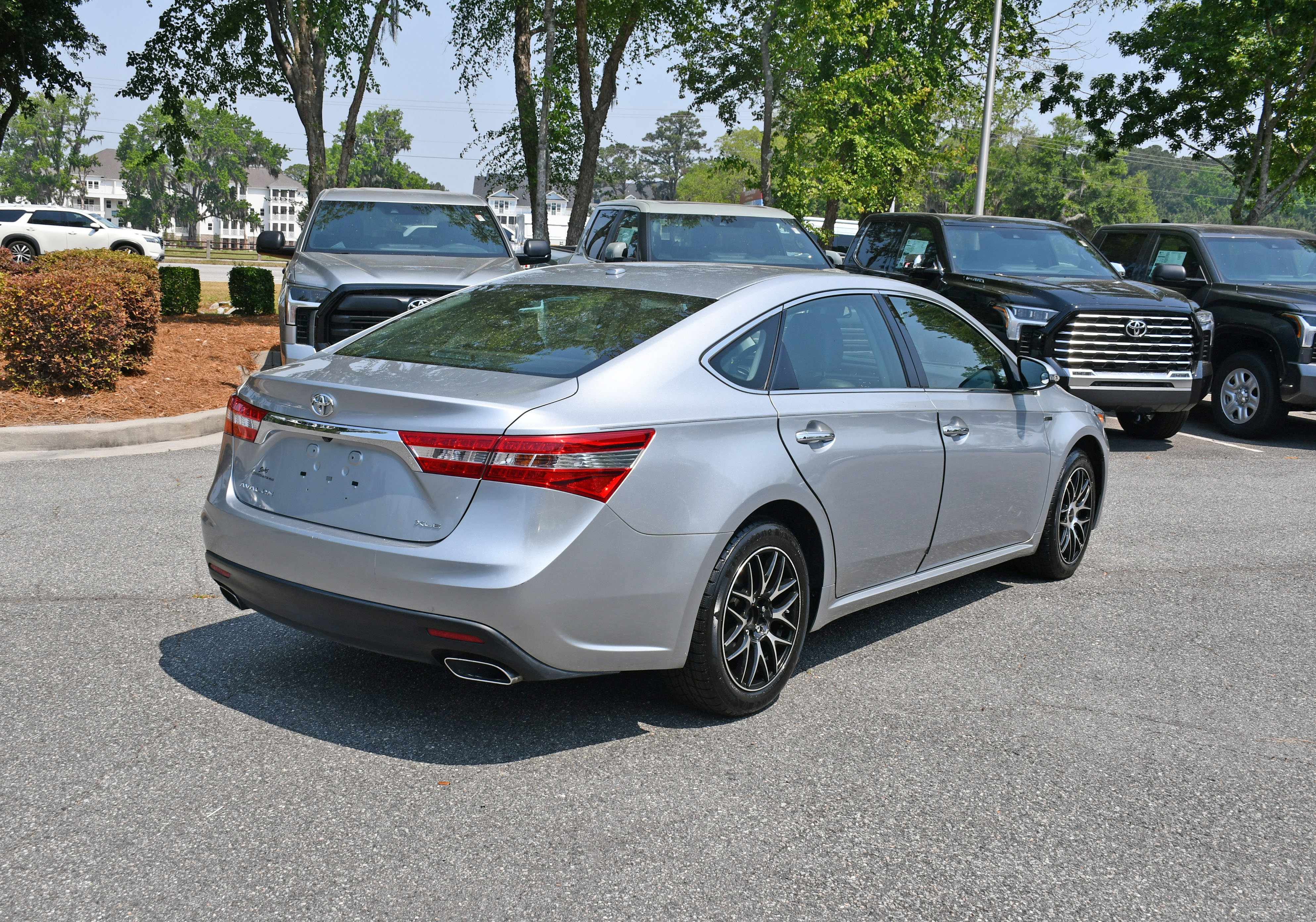Used 2015 Toyota Avalon XLE FWD image 4