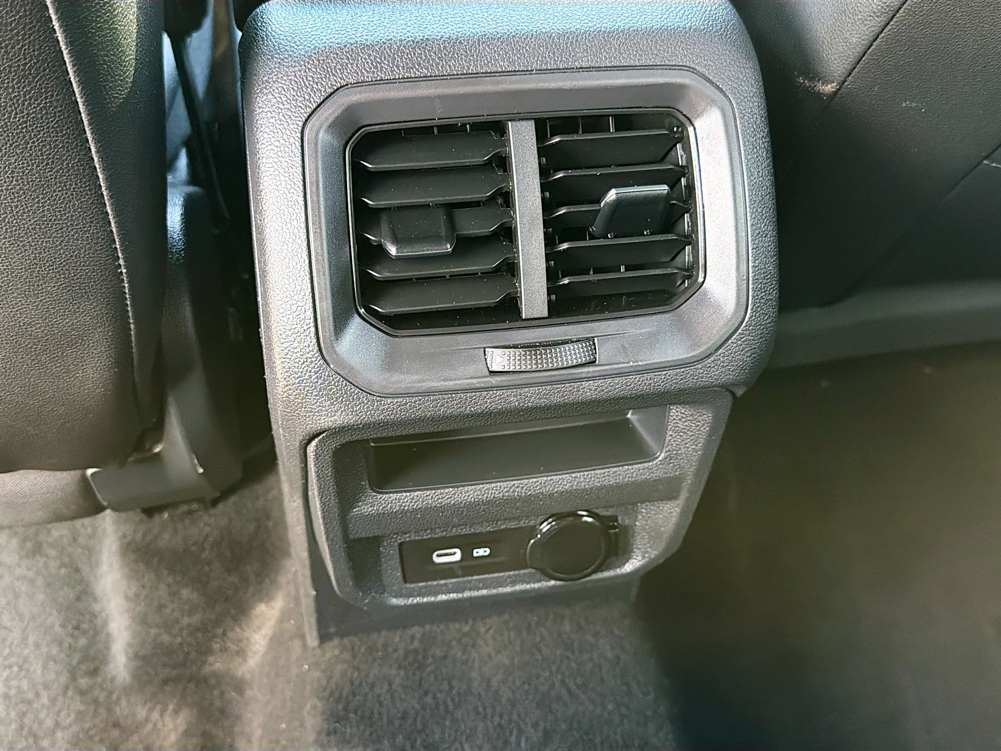Used 2023 Volkswagen Tiguan SE R-Line FWD image 19