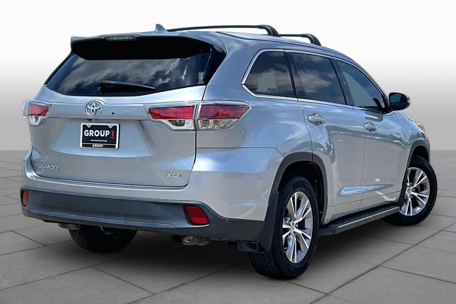 Used 2015 Toyota Highlander XLE FWD image 12