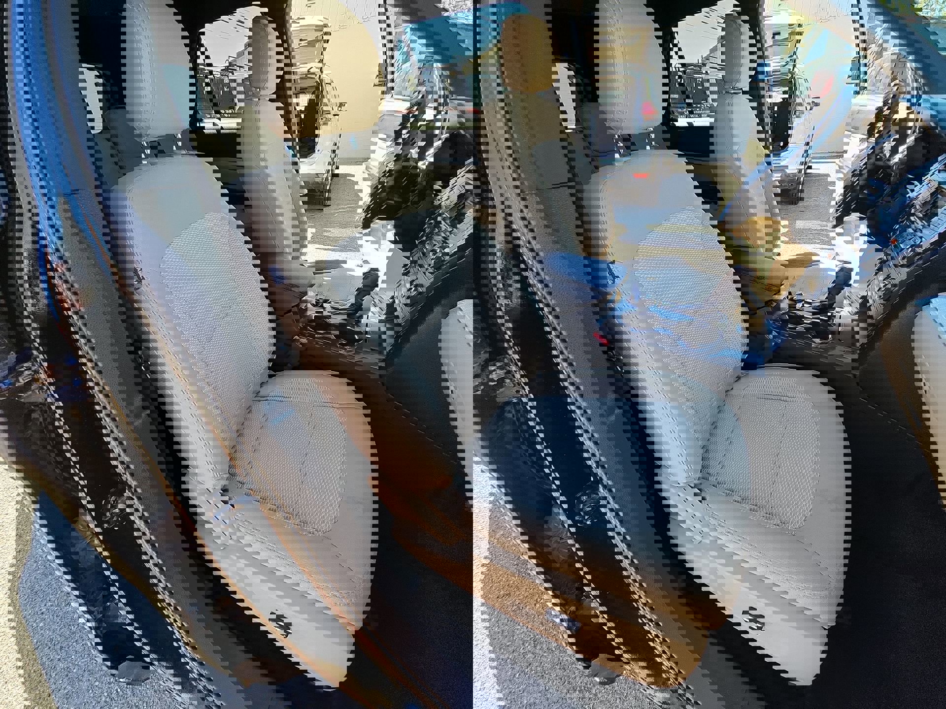 Used 2017 Ford Explorer XLT image 25