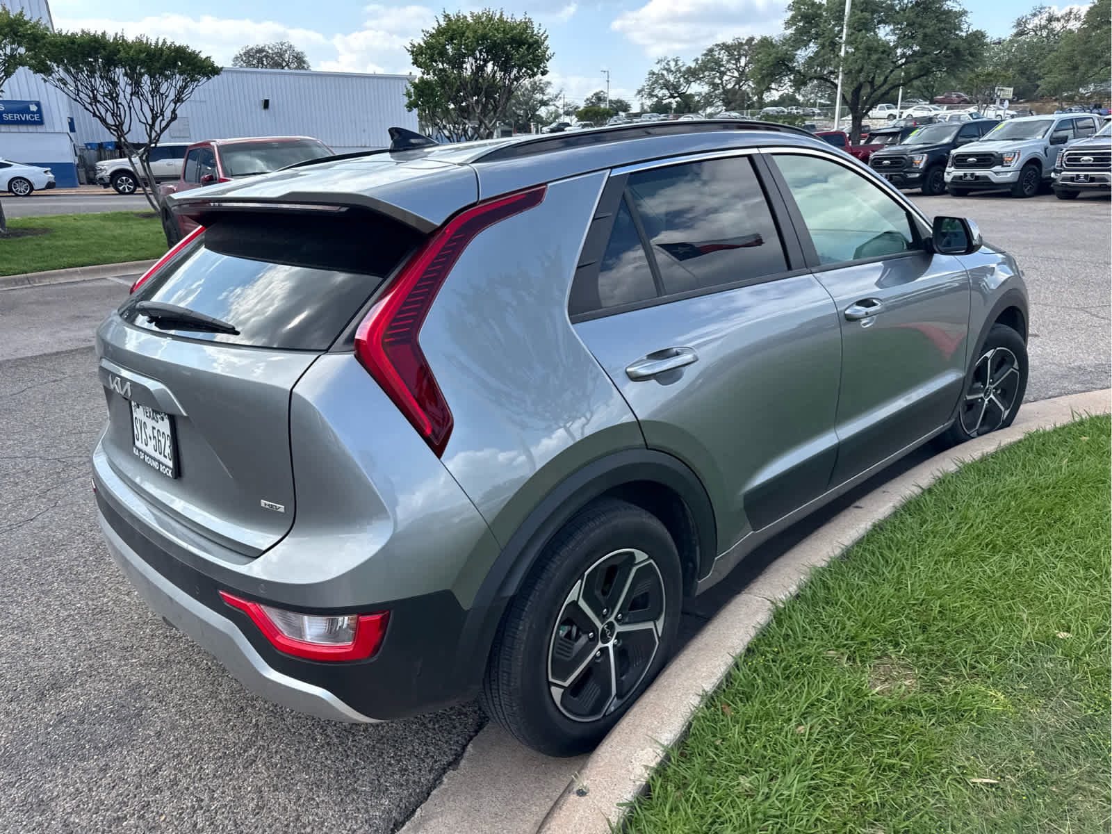 Used 2023 Kia Niro EX image 5