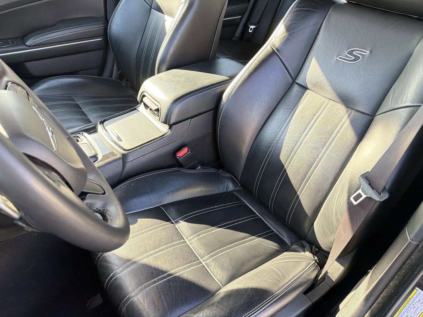 Used 2023 Chrysler 300 S image 21