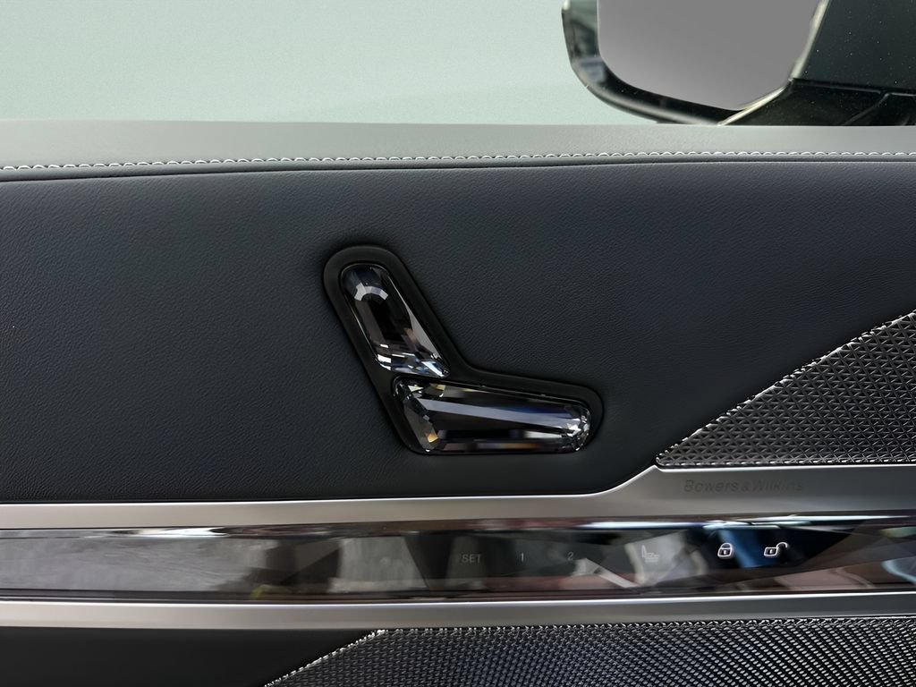 Certified 2026 BMW 740i w/ Premium Package RWD image 16