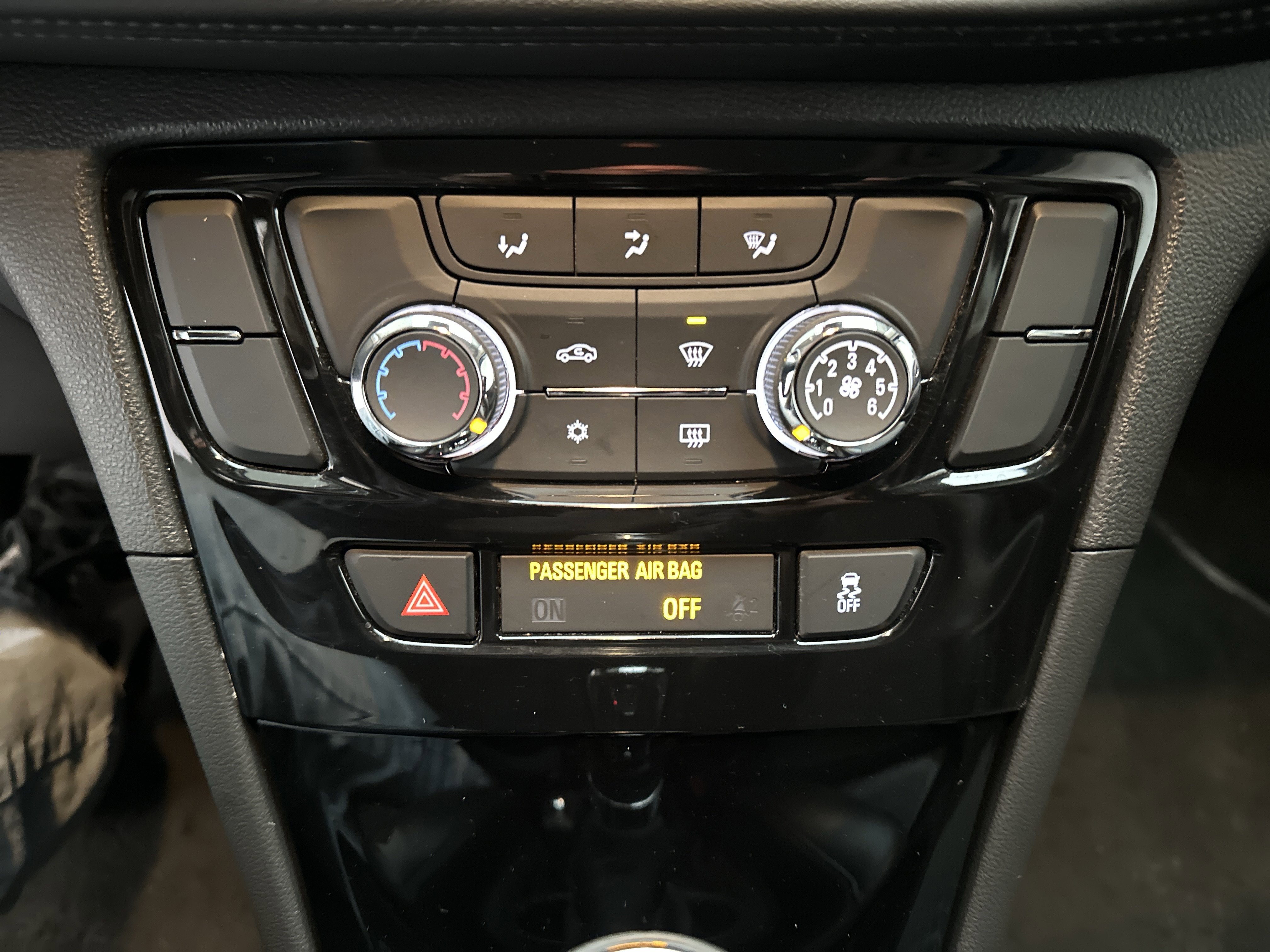 Used 2020 Buick Encore Preferred FWD image 31