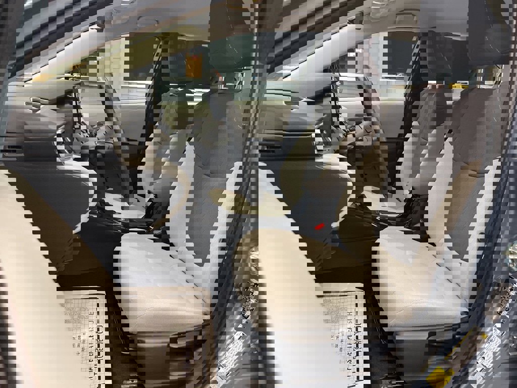 Used 2020 Toyota Corolla LE image 11