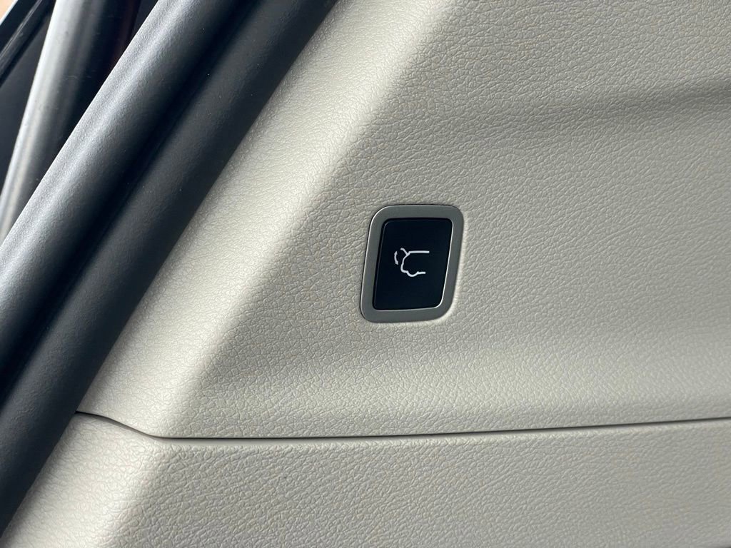 Used 2023 Chrysler Pacifica Touring-L image 33