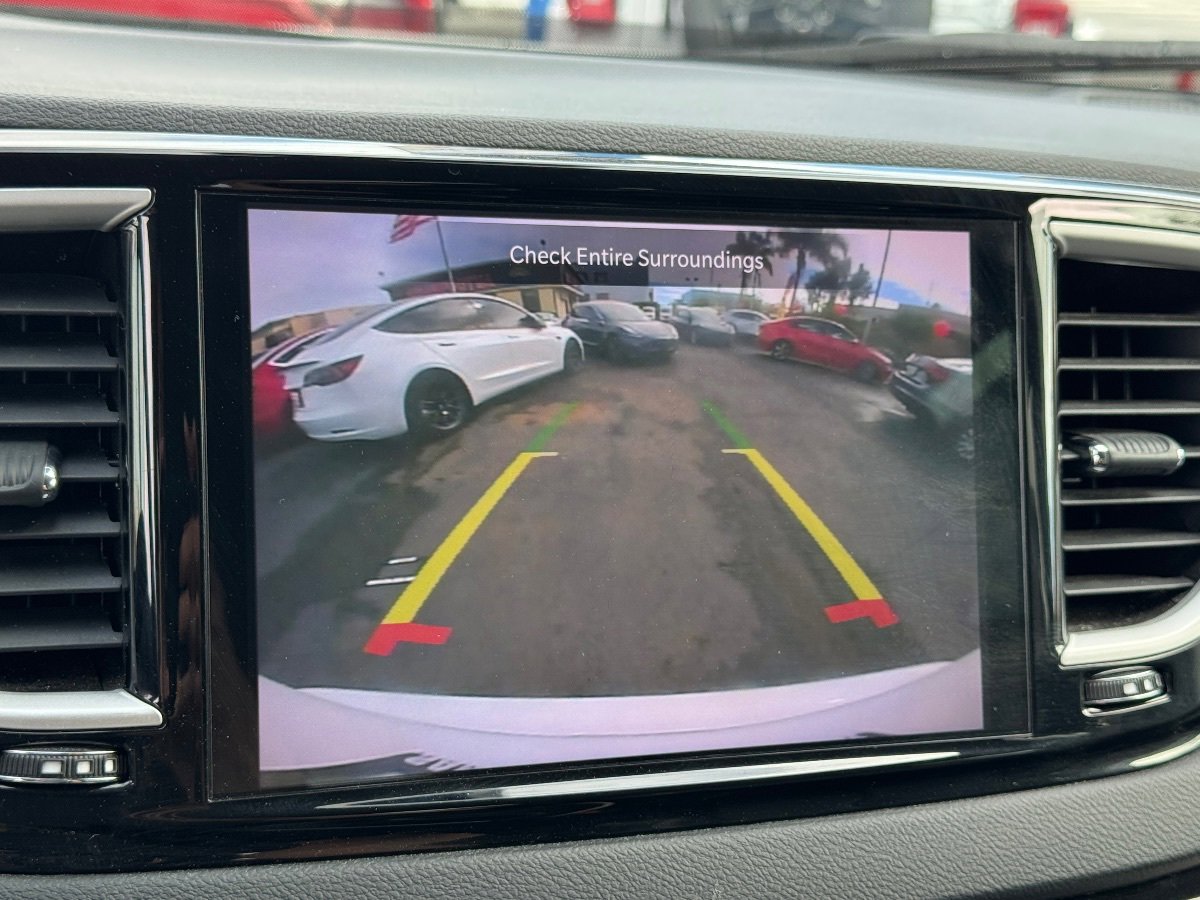 Used 2023 Chrysler Pacifica Touring-L FWD image 33
