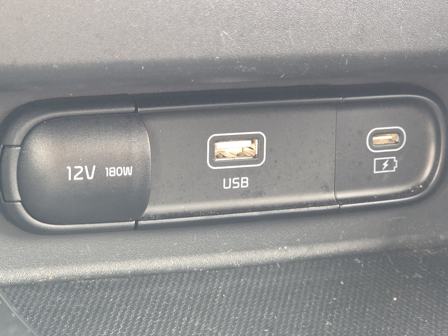 Used 2025 Kia Seltos S AWD/4WD image 6