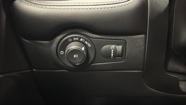 Used 2022 Dodge Durango GT image 35